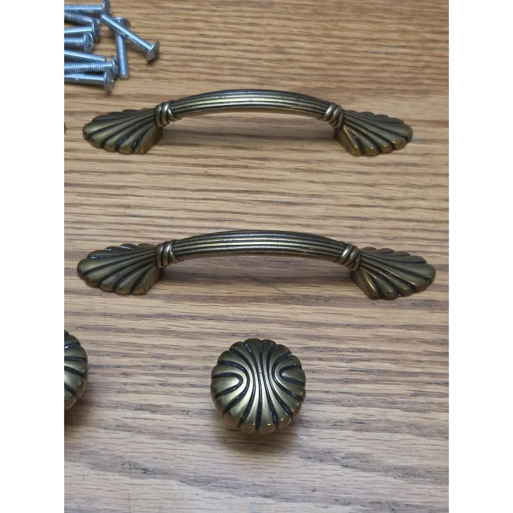 Amerock Vintage Natural Elegance Shell Cabinet Pulls/ Drawer Knobs /Handles Lot